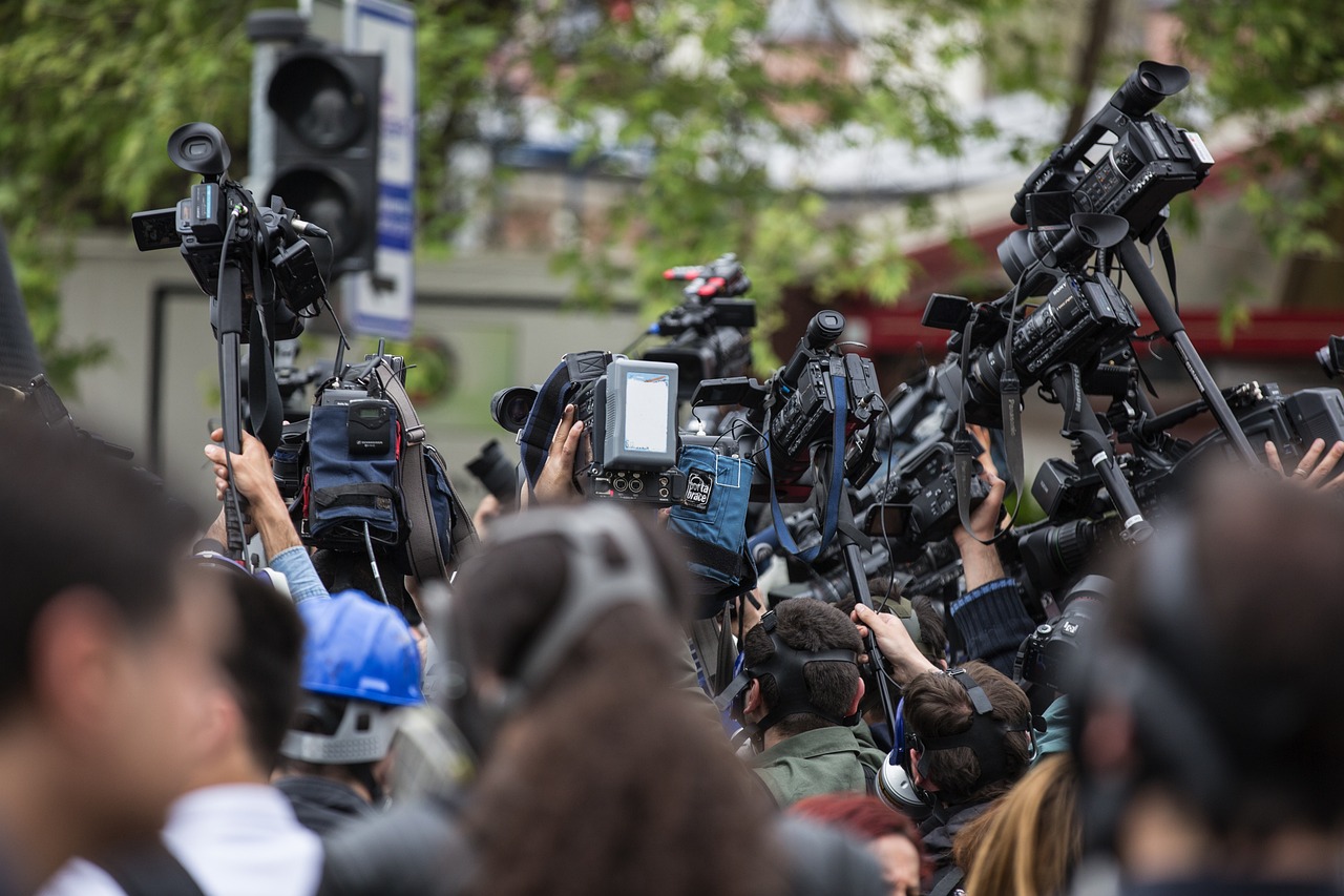 Simpozion al Institutului Poynter: instituțiile de presă și jurnaliștii au mai puțină autoritate, dar renunțarea nu este <br>o opțiune